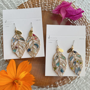 Leaf Earrings With Seasonal Flower Petals No.31