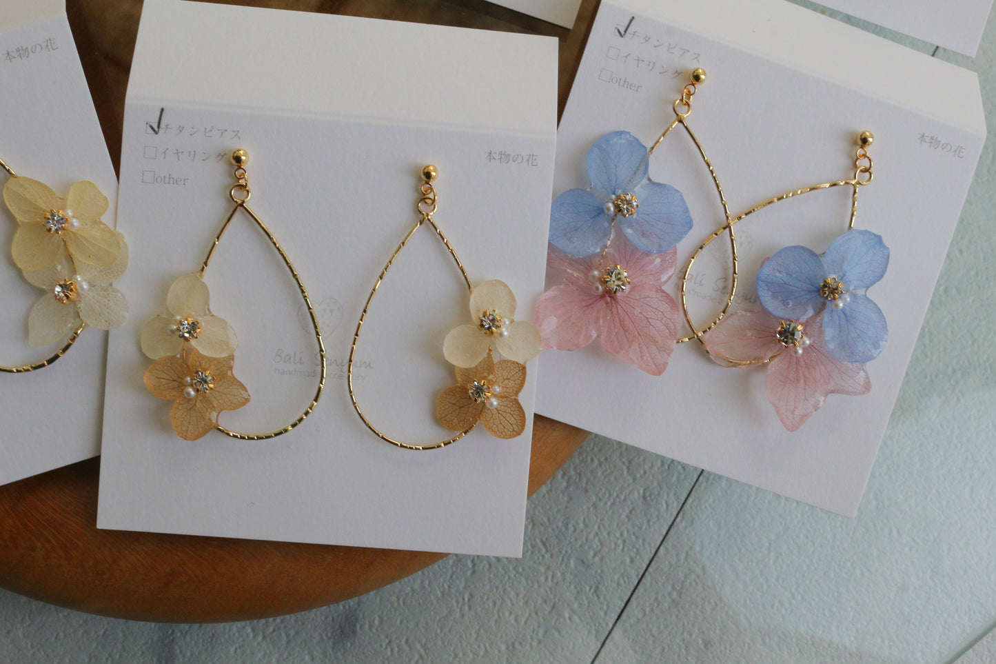 Teardrop Hoop Earrings with Hydrangeas No.20 ピアスorイヤリング