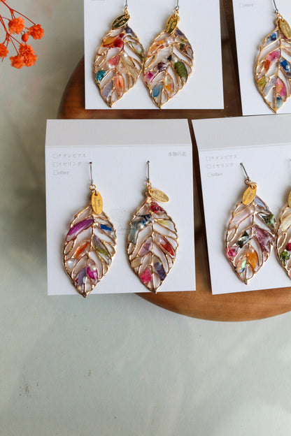 Leaf Earrings With Seasonal Flower Petals No.57 ピアスorイヤリング