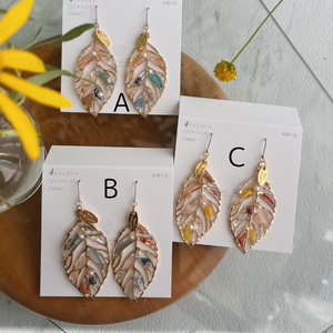 Leaf Earrings With Seasonal Flower Petals No.36