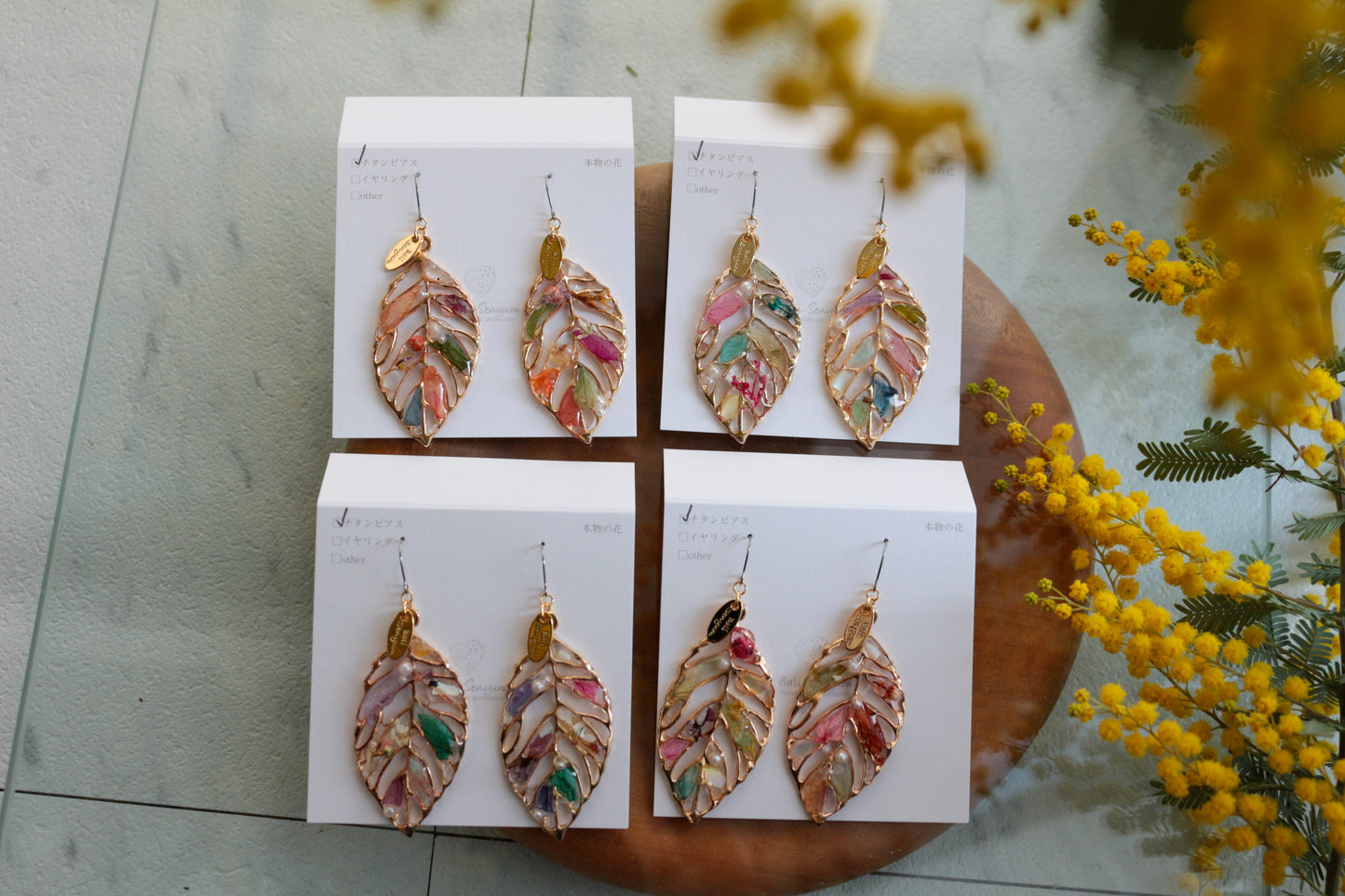 Leaf Earrings With Seasonal Flower Petals No.64 ピアスorイヤリング