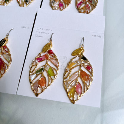 Leaf Earrings With Seasonal Flower Petals No.46 ピアスorイヤリング