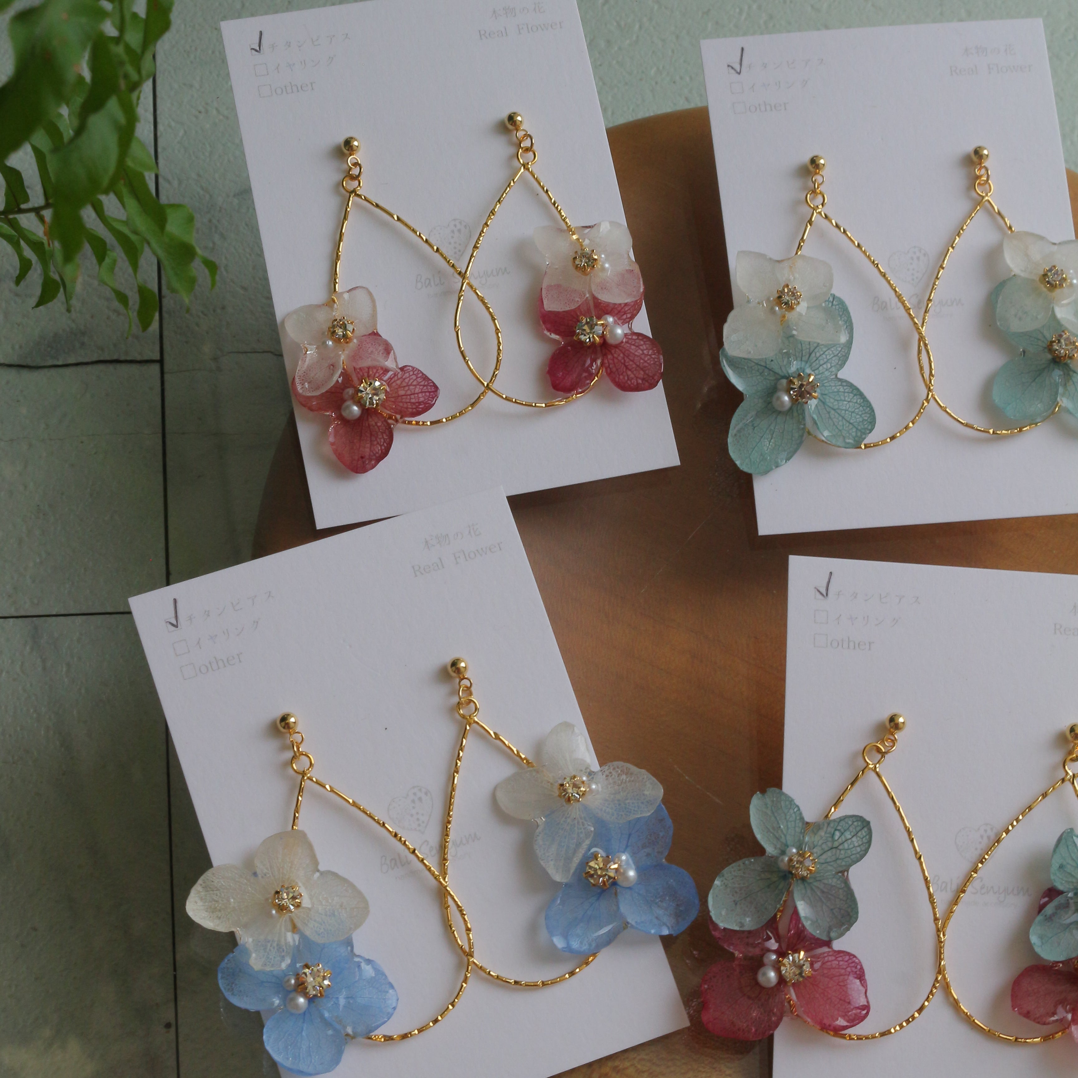 Teardrop Hoop Earrings with Hydrangeas No.24 ピアスorイヤリング
