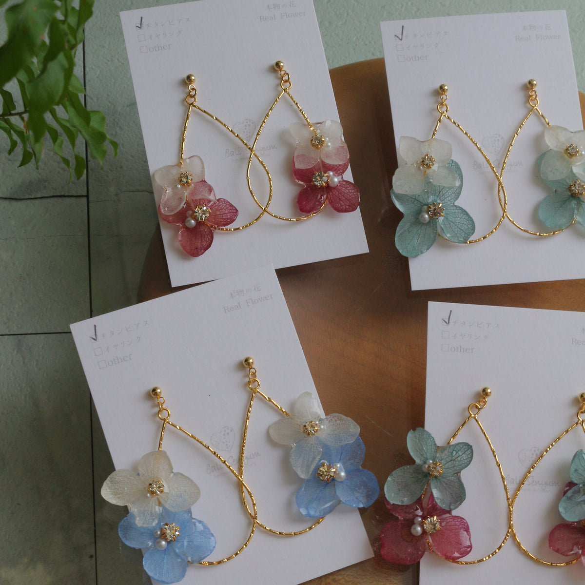Teardrop Hoop Earrings with Hydrangeas No.24 ピアスorイヤリング