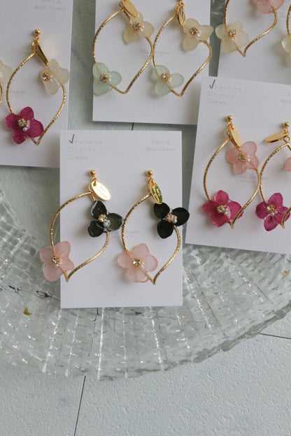 Twisted Tear-Drop Hoop Earrings with Hydrangeas No.1 ピアスorイヤリング