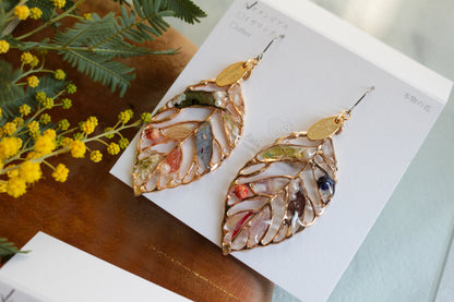 Leaf Earrings With Seasonal Flower Petals No.65 ピアスorイヤリング