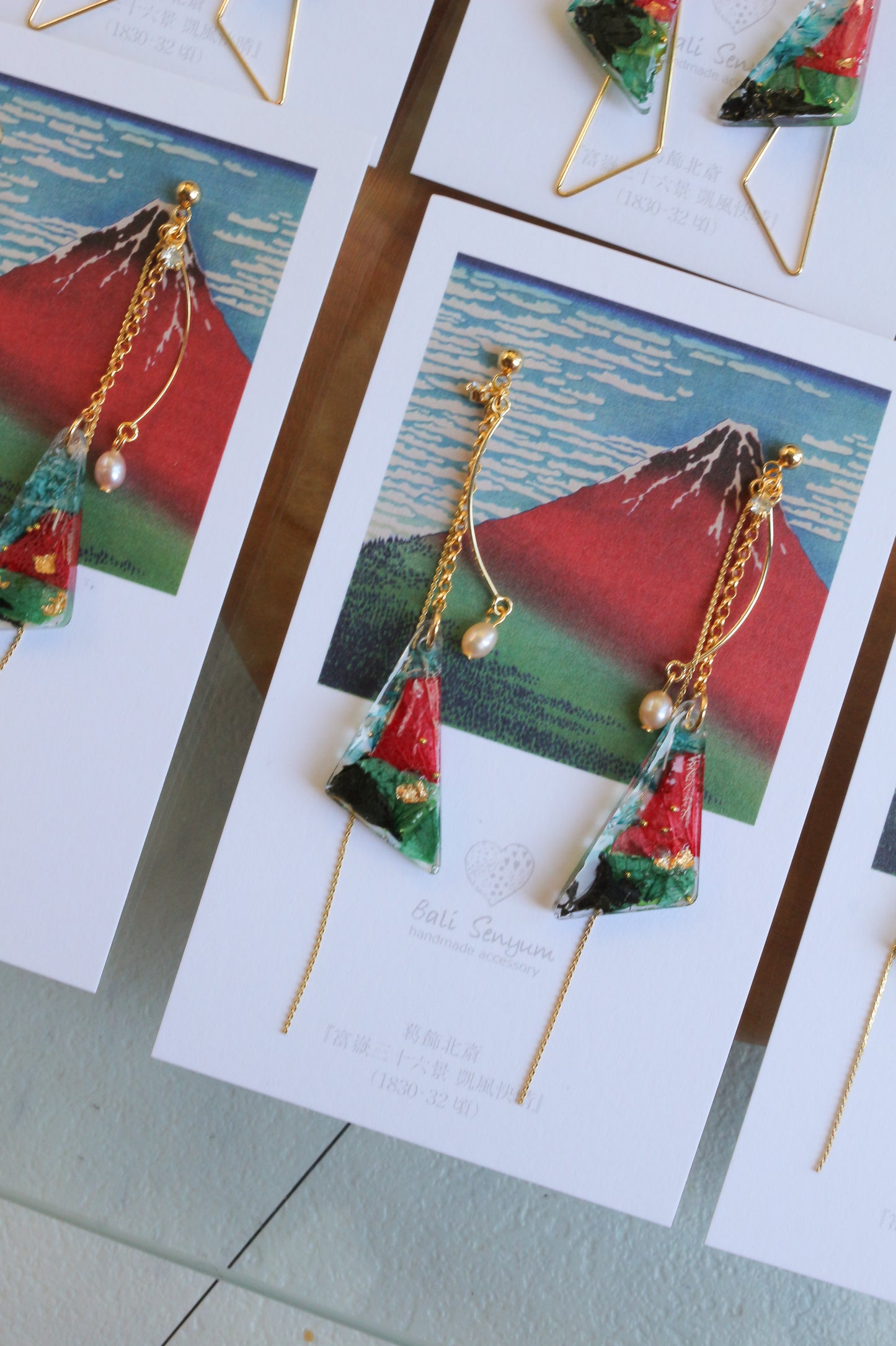 Hokusai Katsushika Inspired Triangular Floral Earrings -『富嶽三十六景』