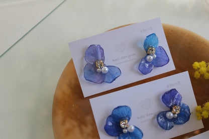 Gradation Hydrangea Wing No.104- Titanium Pierce(ピアス）