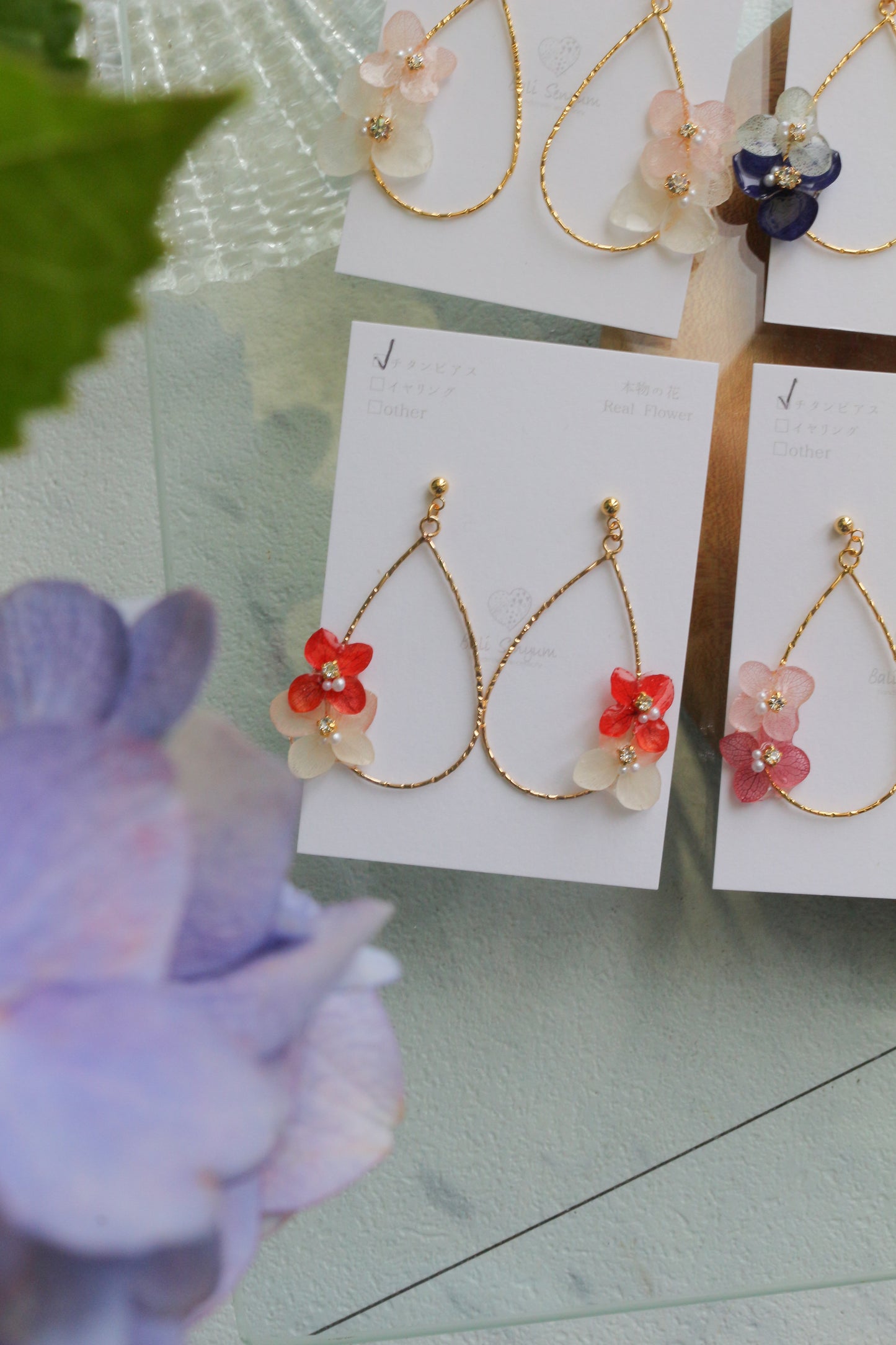 Teardrop Hoop Earrings with Hydrangeas No.23 ピアスorイヤリング