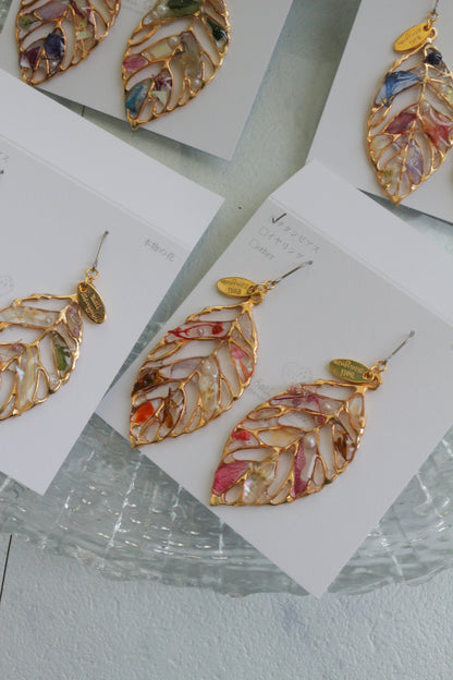 Leaf Earrings With Seasonal Flower Petals No.67 ピアスorイヤリング