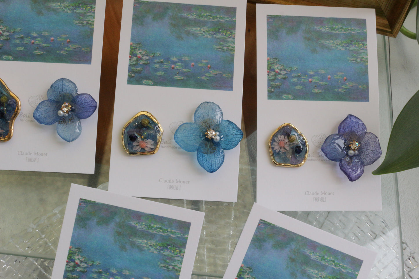 Monet's Water Lilies Inspired Flower and Medallion No.24 イヤリング Clip-on 睡蓮