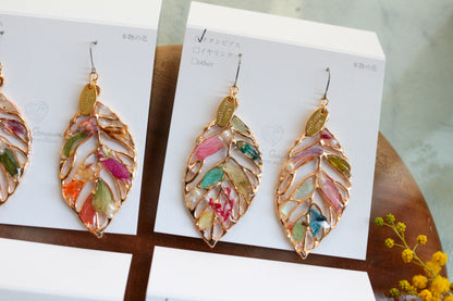Leaf Earrings With Seasonal Flower Petals No.64 ピアスorイヤリング