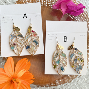 Leaf Earrings With Seasonal Flower Petals No.31