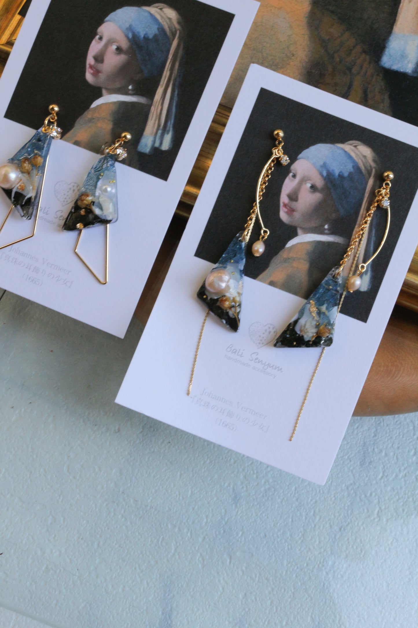 Johannes Vermeer Inspired Triangular Floral Earrings-真珠の耳飾りの少女