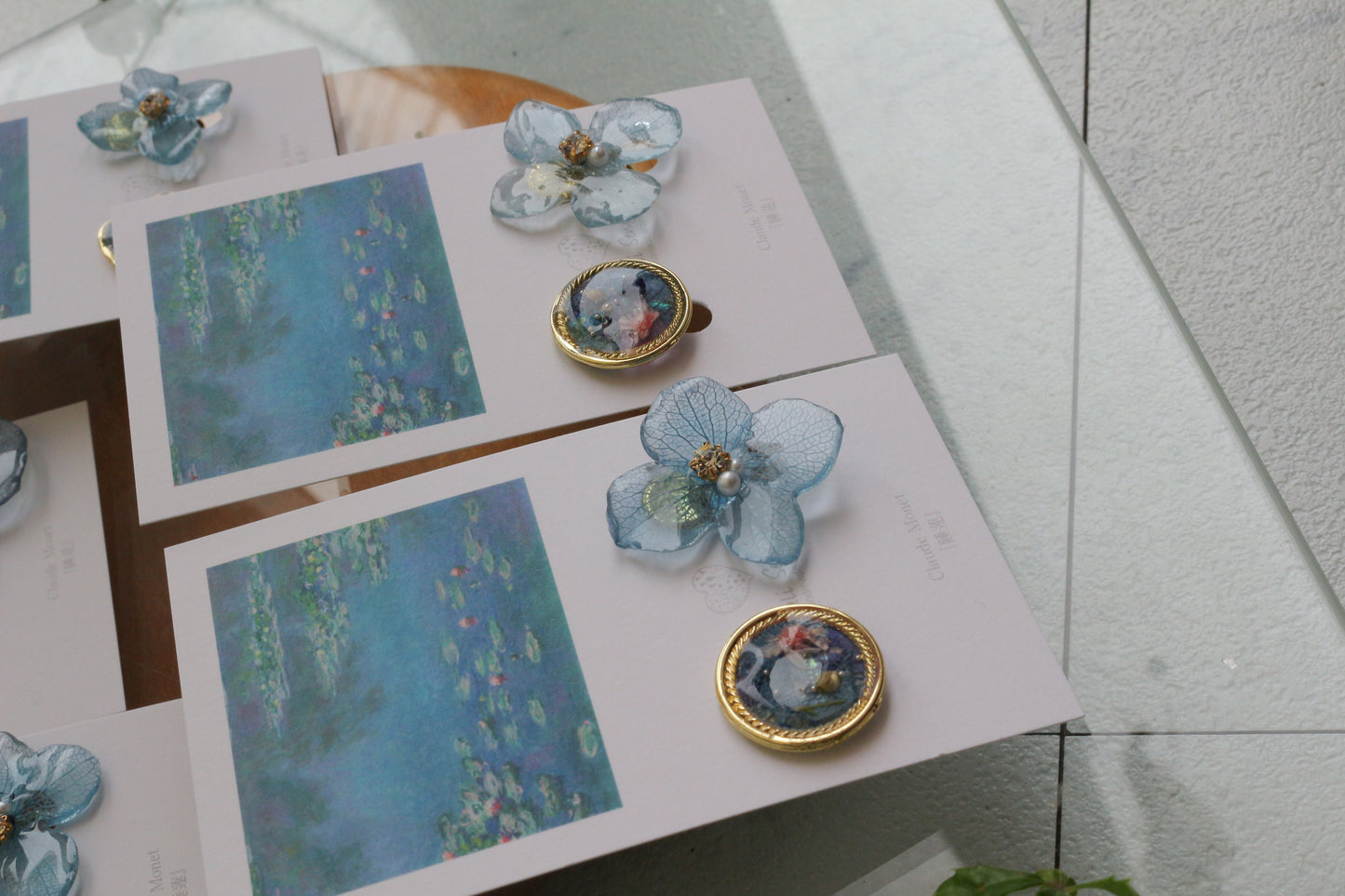 Monet's Water Lilies Inspired Flower and Medallion No.26 イヤリング Clip-on 睡蓮