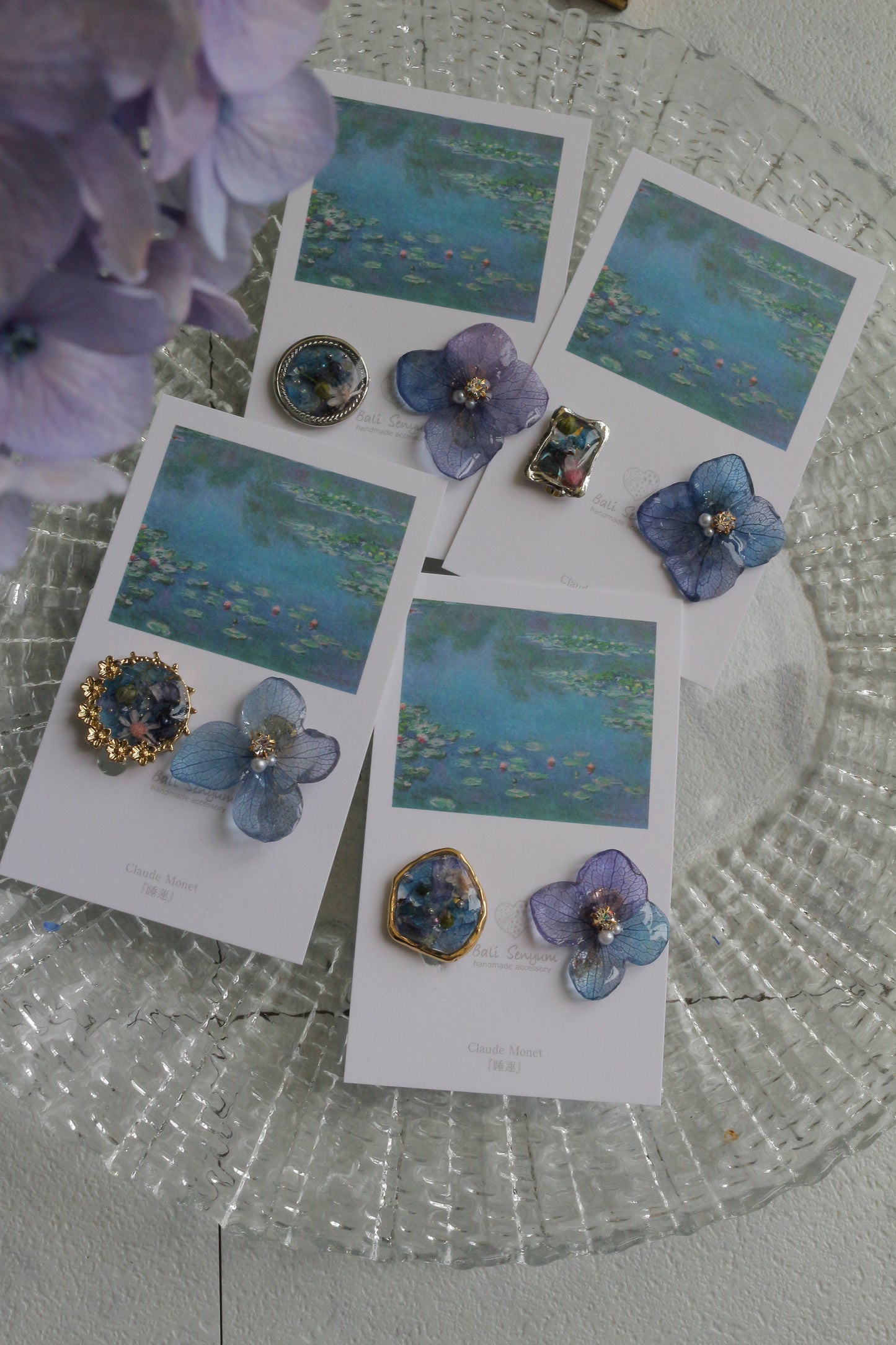 Monet's Water Lilies Inspired Flower and Medallion No.32 イヤリング Clip-on 睡蓮