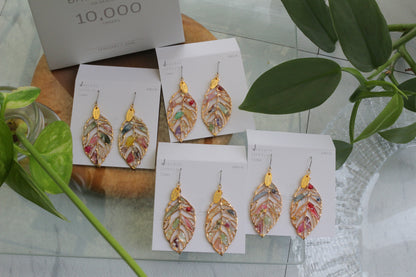 Leaf Earrings With Seasonal Flower Petals No.66 ピアスorイヤリング