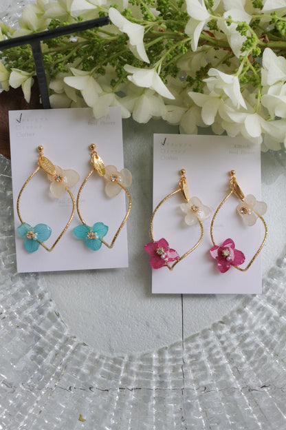 Twisted Tear-Drop Hoop Earrings with Hydrangeas No.1 ピアスorイヤリング