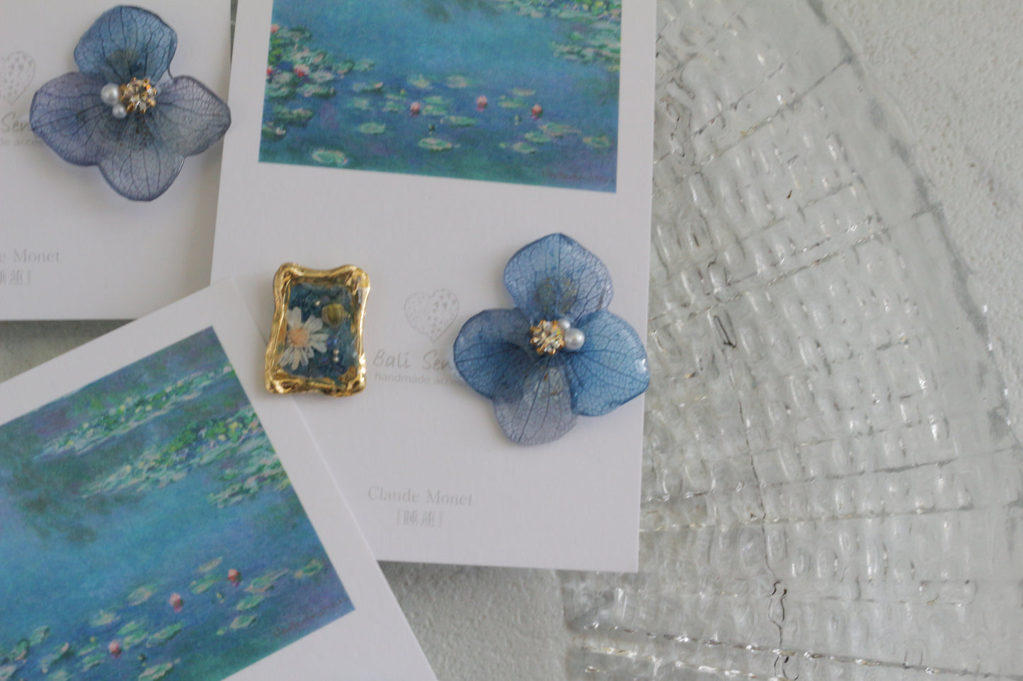 Monet's Water Lilies Inspired Flower and Medallion No.30 イヤリング Clip-on 睡蓮
