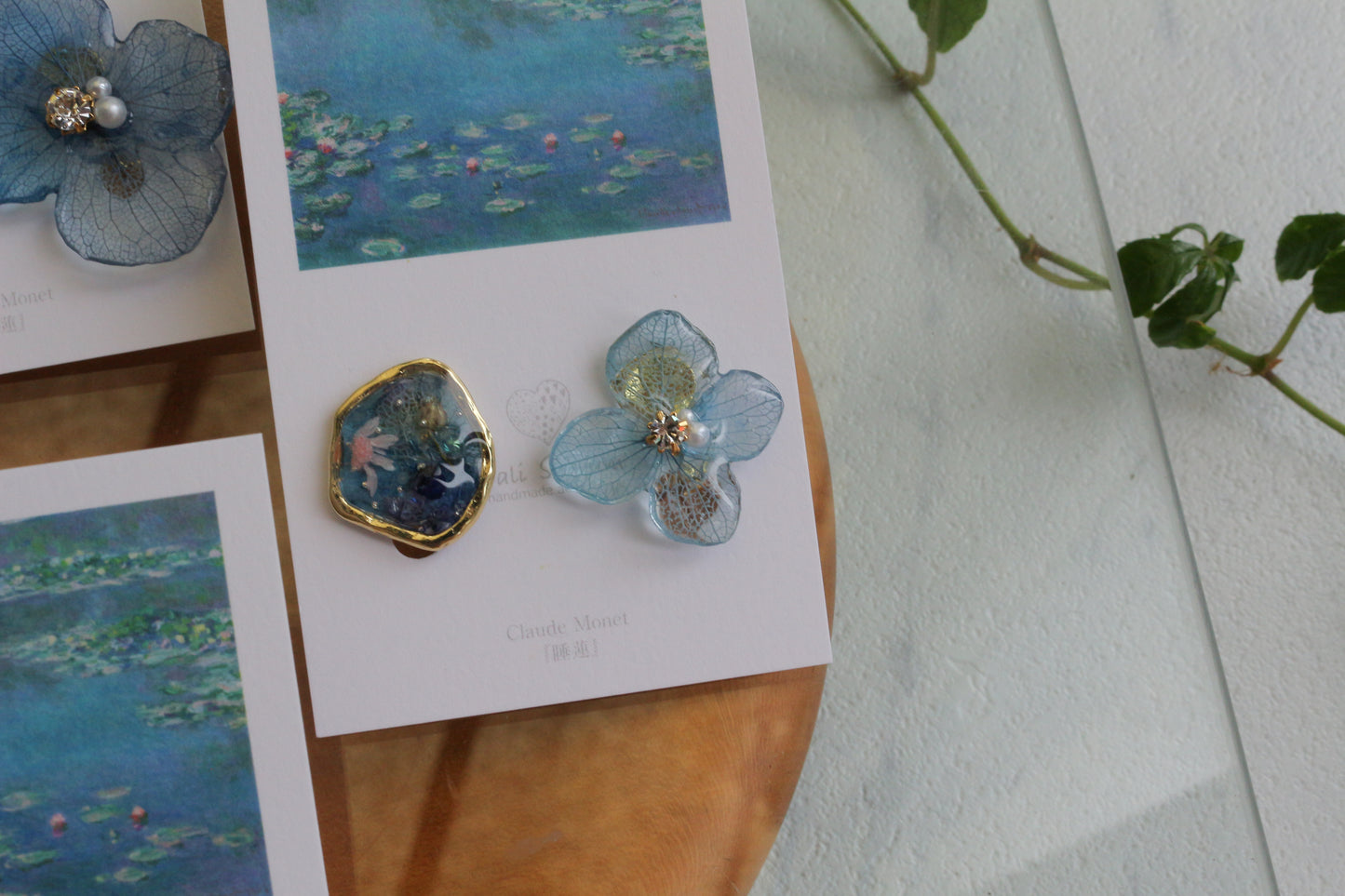 Monet's Water Lilies Inspired Flower and Medallion No.26 イヤリング Clip-on 睡蓮
