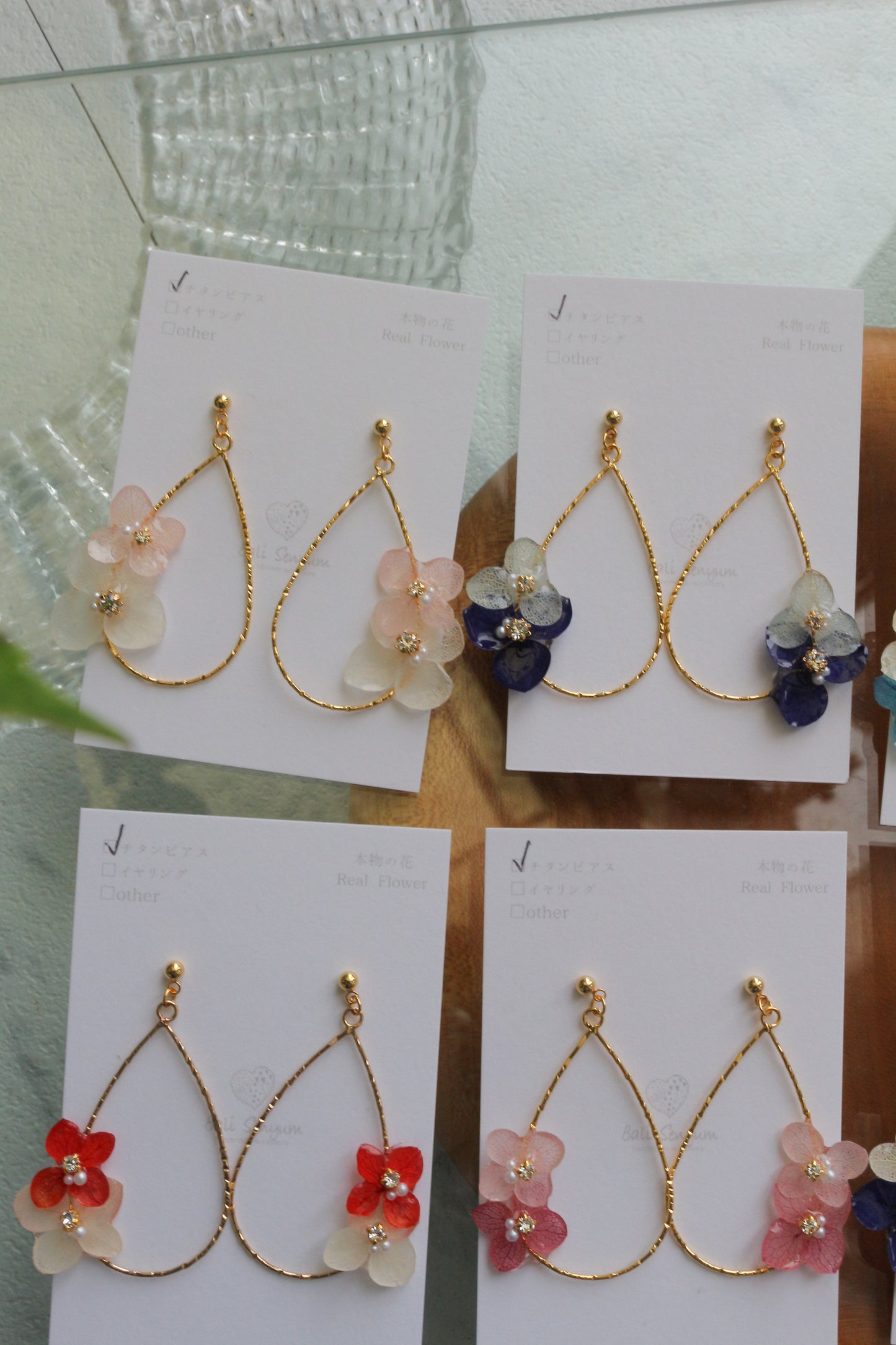 Teardrop Hoop Earrings with Hydrangeas No.23 ピアスorイヤリング