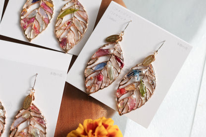Leaf Earrings With Seasonal Flower Petals No.61 ピアスorイヤリング