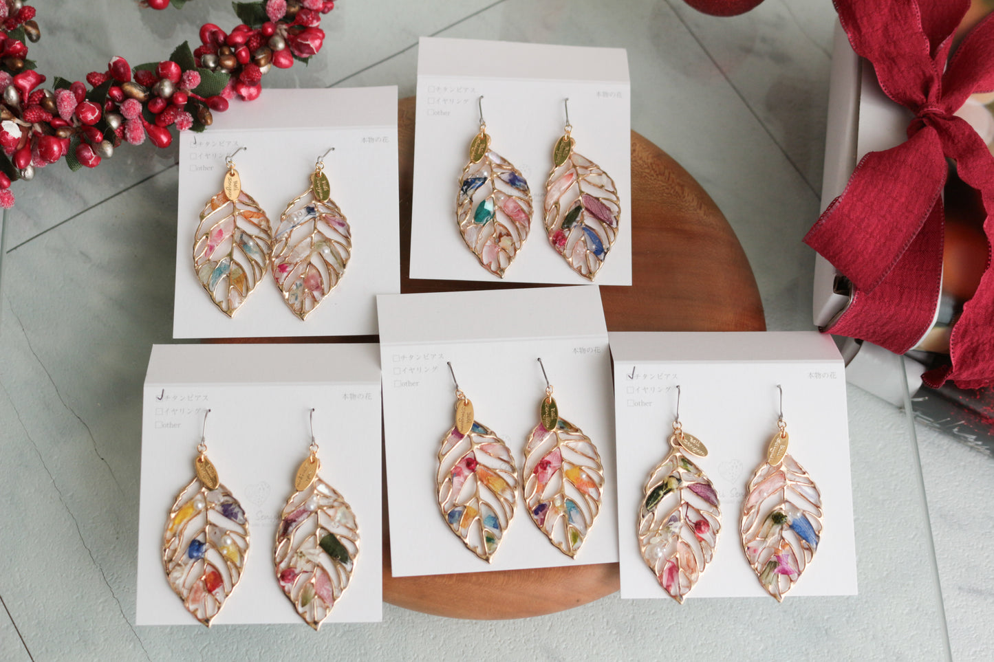 Leaf Earrings With Seasonal Flower Petals No.58 ピアスorイヤリング