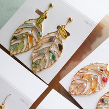 Leaf Earrings With Seasonal Flower Petals No.25