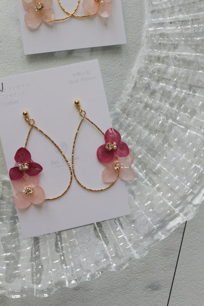 Teardrop Hoop Earrings with Hydrangeas No.22 ピアスorイヤリング