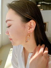 Leaf Earrings With Seasonal Flower Petals No.25