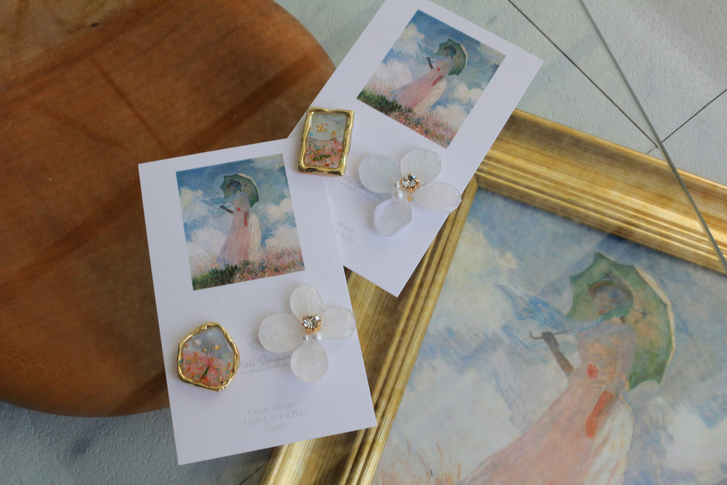 Monet Inspired Flower Earrings No.13 イヤリングClip-on 日傘をさす女性