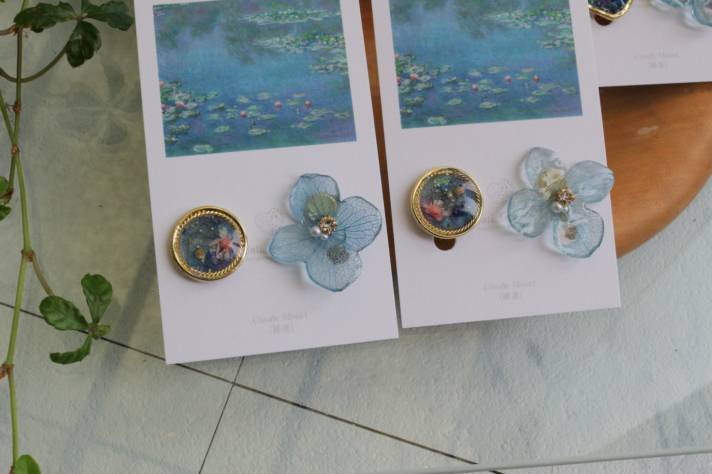 Monet's Water Lilies Inspired Flower and Medallion No.26 イヤリング Clip-on 睡蓮