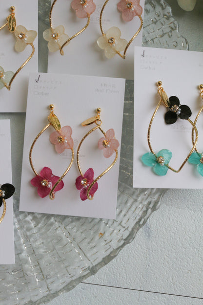 Twisted Tear-Drop Hoop Earrings with Hydrangeas No.1 ピアスorイヤリング