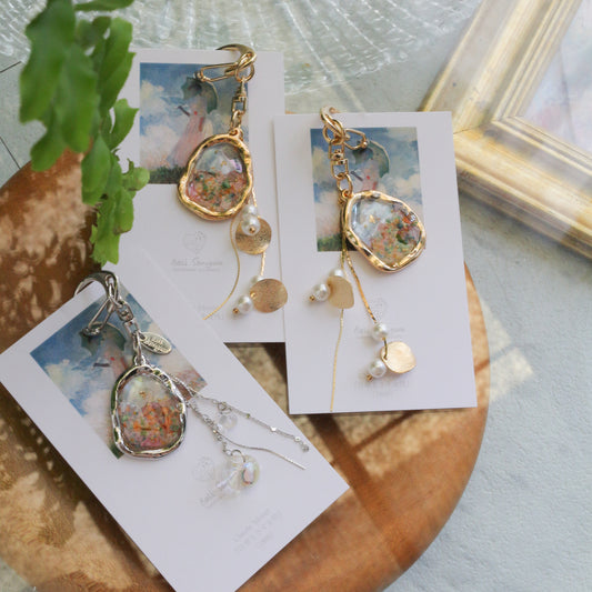 Monet Inspired Flower Bag Charm No.1 散歩（日傘をさす女性)