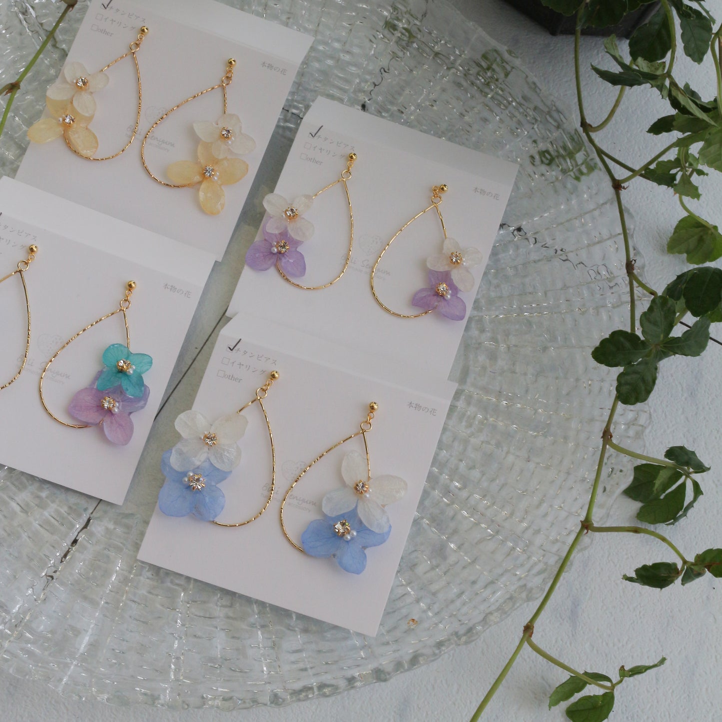 Teardrop Hoop Earrings with Hydrangeas No.21 ピアスorイヤリング