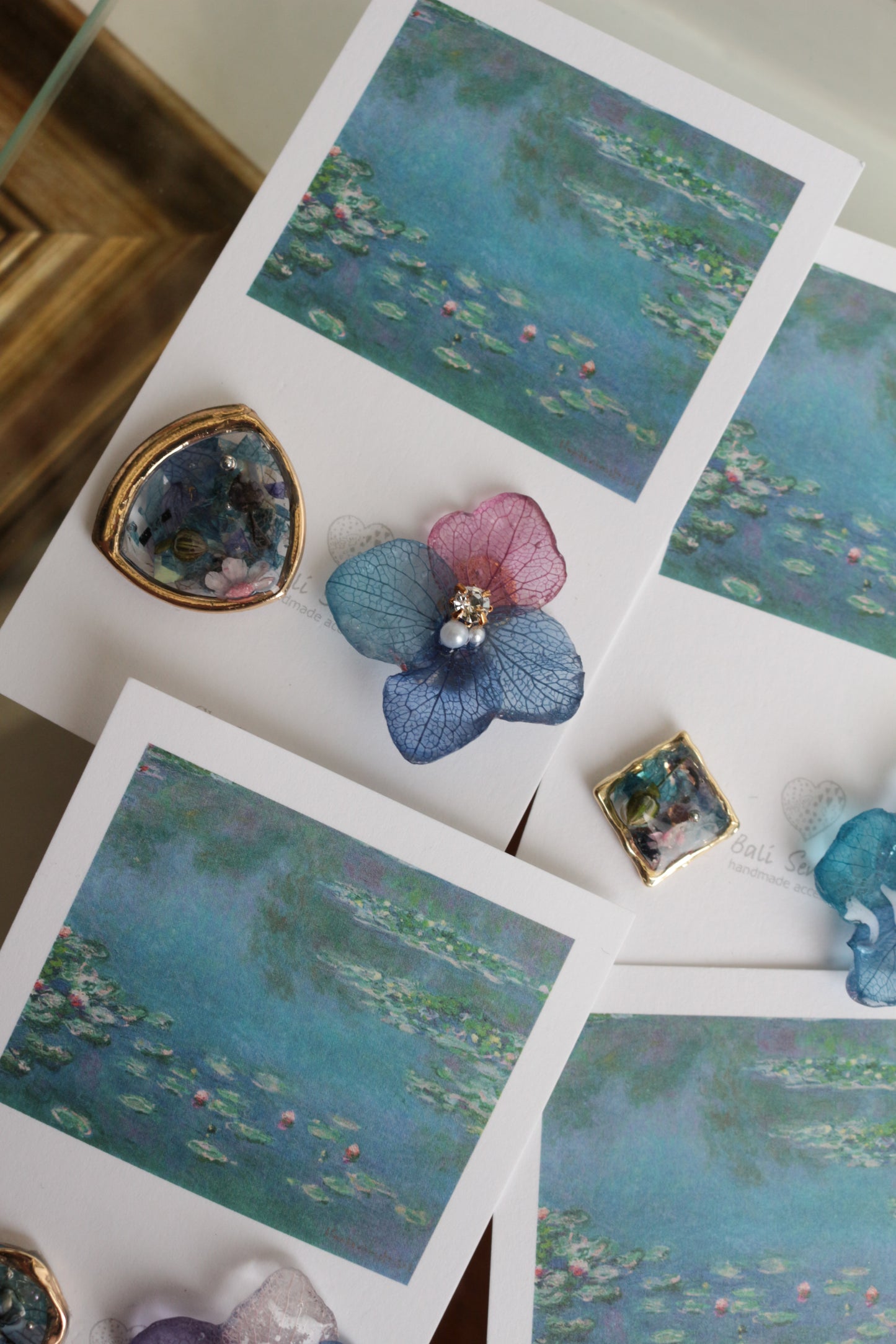 Monet's Water Lilies Inspired Flower and Medallion No.14イヤリング Clip-on 睡蓮