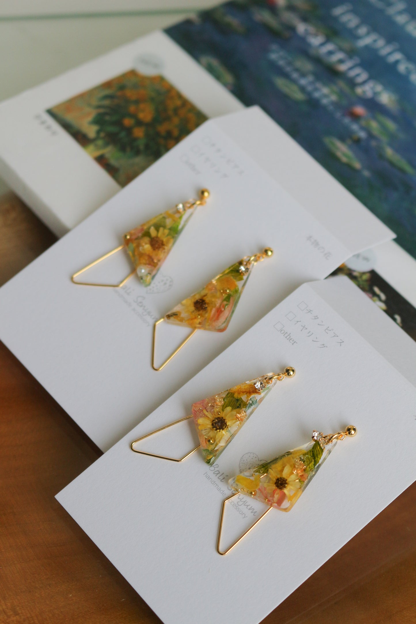 Claude Monet Sunflower Inspired Triangular Floral Earrings - ひまわり No.3