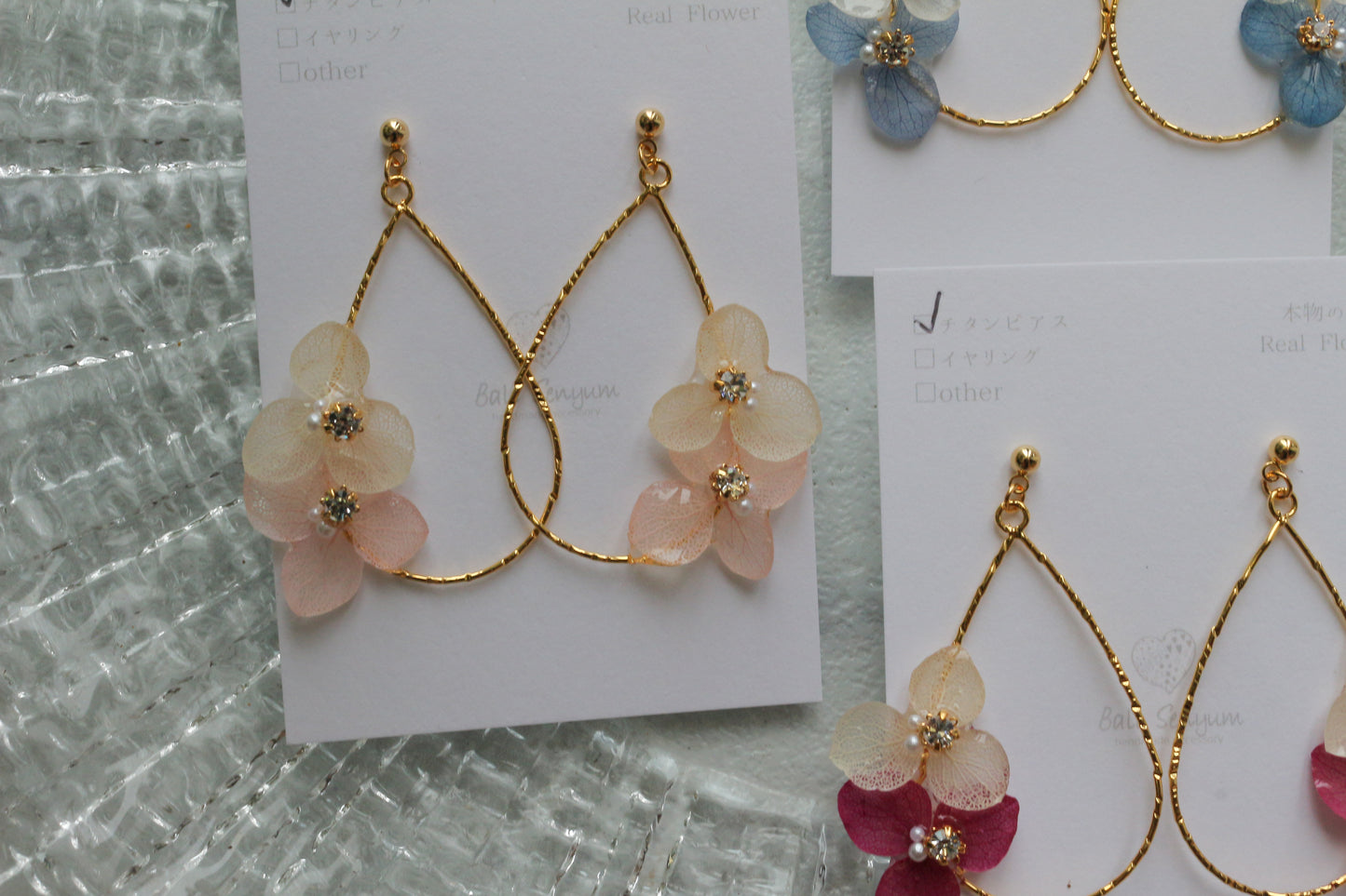 Teardrop Hoop Earrings with Hydrangeas No.22 ピアスorイヤリング