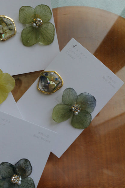 Hydrangea and Flower Medallion チタンピアス Titanium Pierce Earring No.17
