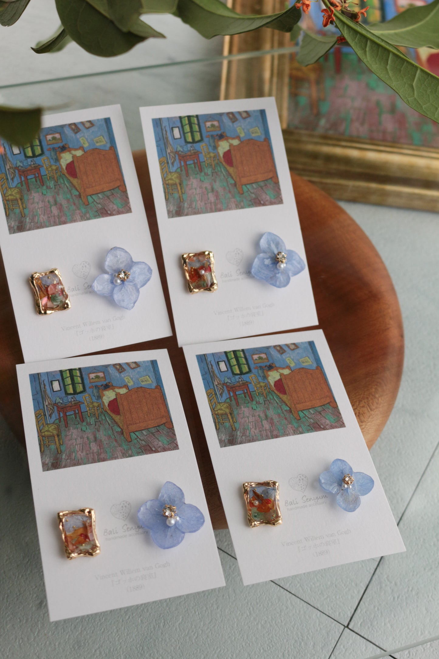 Gogh Inspired Flower and Medallion No.1イヤリング Clip-on ゴッホの寝室
