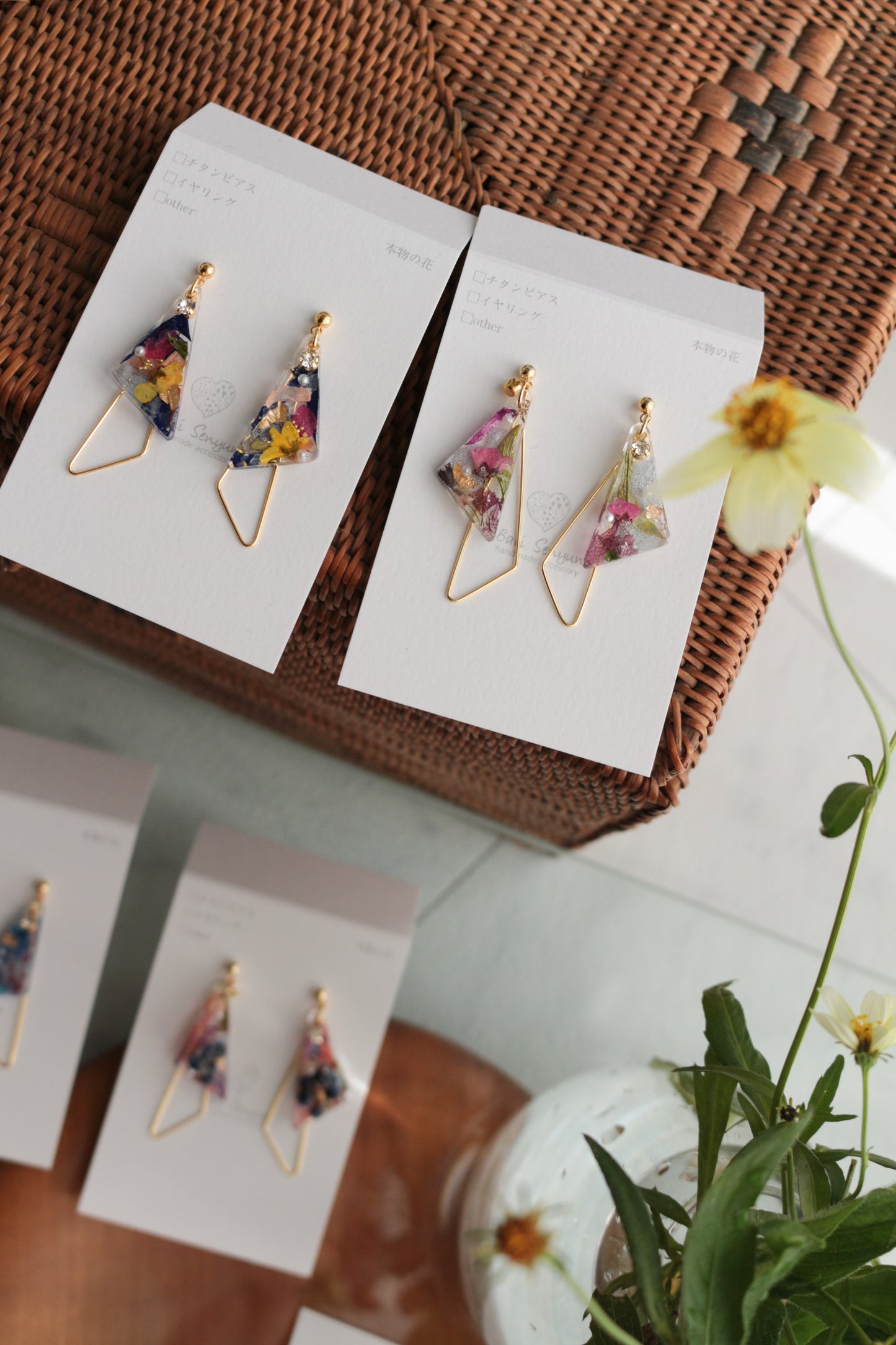 Triangular Floral Earrings - KIMONO Art Jewelry ピアス or イヤリング