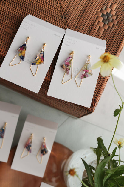 Triangular Floral Earrings - KIMONO Art Jewelry ピアス or イヤリング