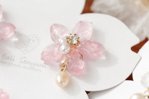 Small Someiyoshino Sakura Earrings with Pearl #S040