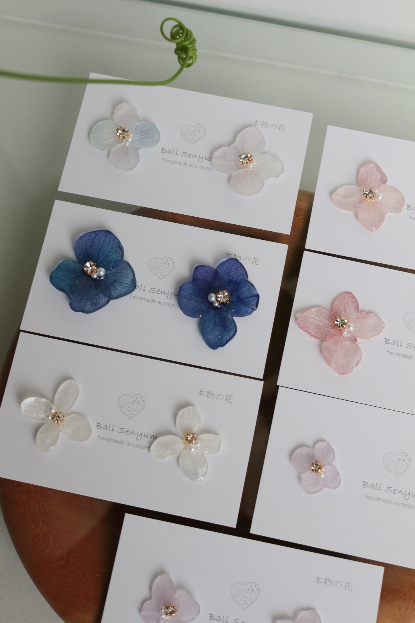 Hydrangea Petal  No.60 パーツ選べます。Clip-on or Titanium Pierce