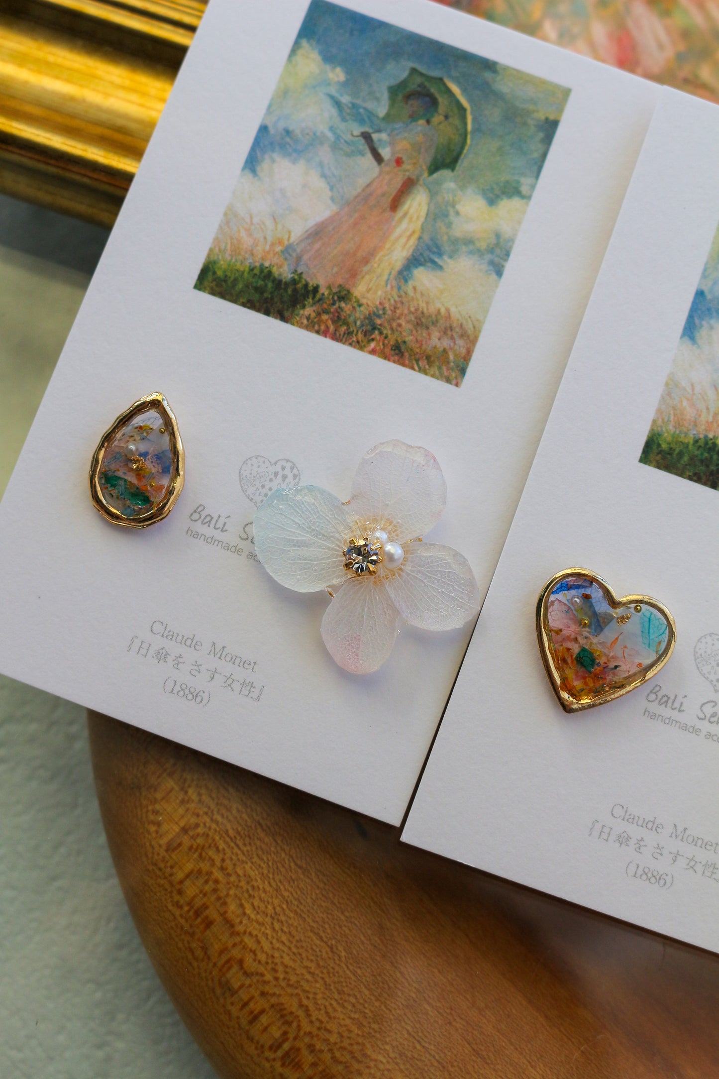 Monet Inspired Flower Earrings No.7 ピアスTitanium Pierce 日傘をさす女性