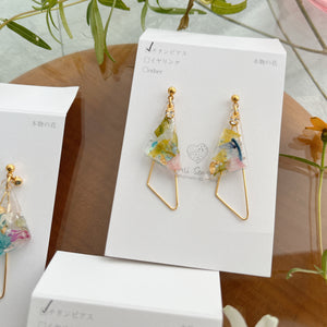 Triangular Floral Earrings With Seasonal Hydrangea No.26