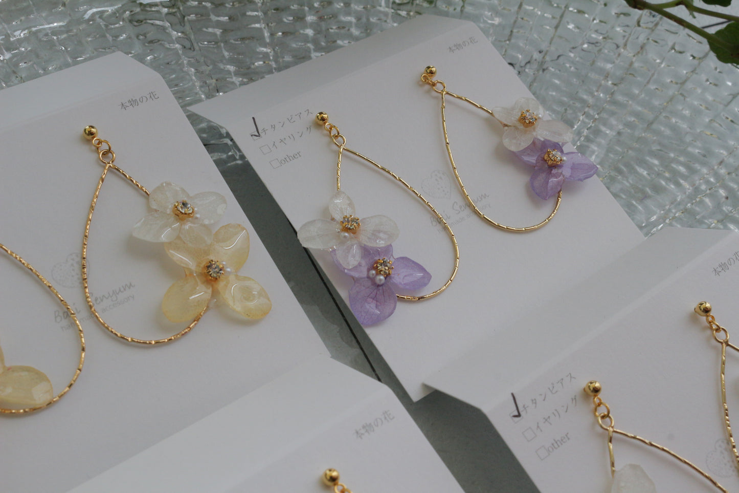 Teardrop Hoop Earrings with Hydrangeas No.21 ピアスorイヤリング