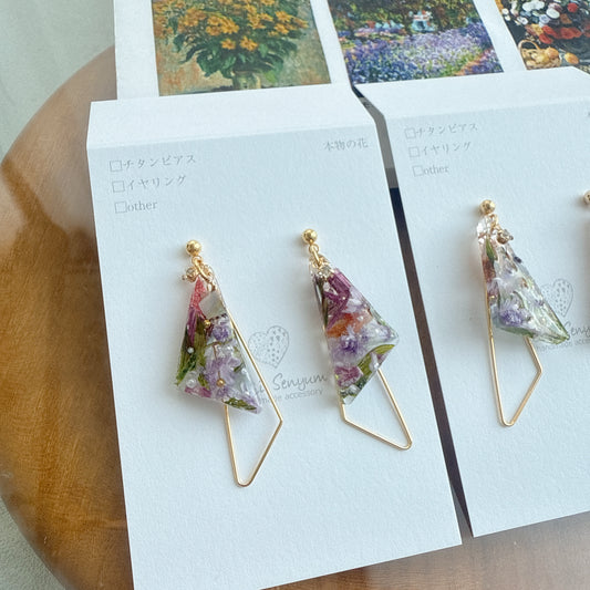 Claude Monet Garden in Giverny Inspired Triangular Floral Earrings -  モネの庭のアヤメ