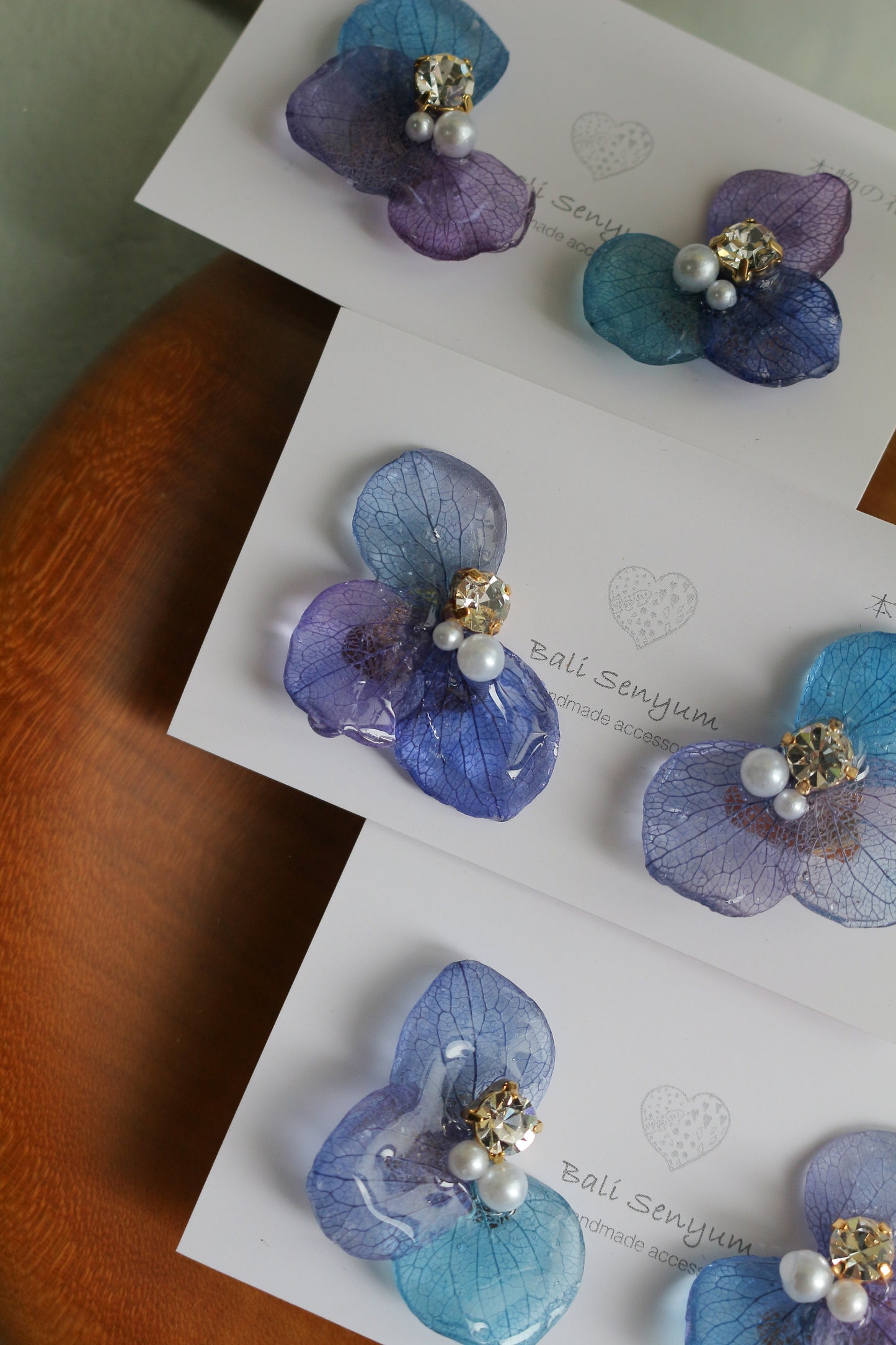 Gradation Hydrangea Wing No.130 - Clip-on(イヤリング）