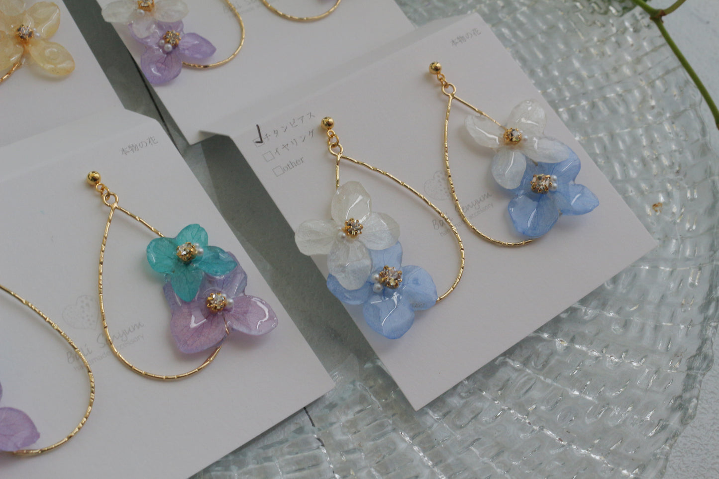 Teardrop Hoop Earrings with Hydrangeas No.21 ピアスorイヤリング